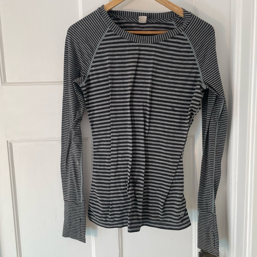Gap breathe black and gray stripe
